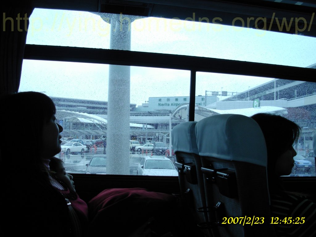 成田機場第一航廈，第一天下毛毛雨