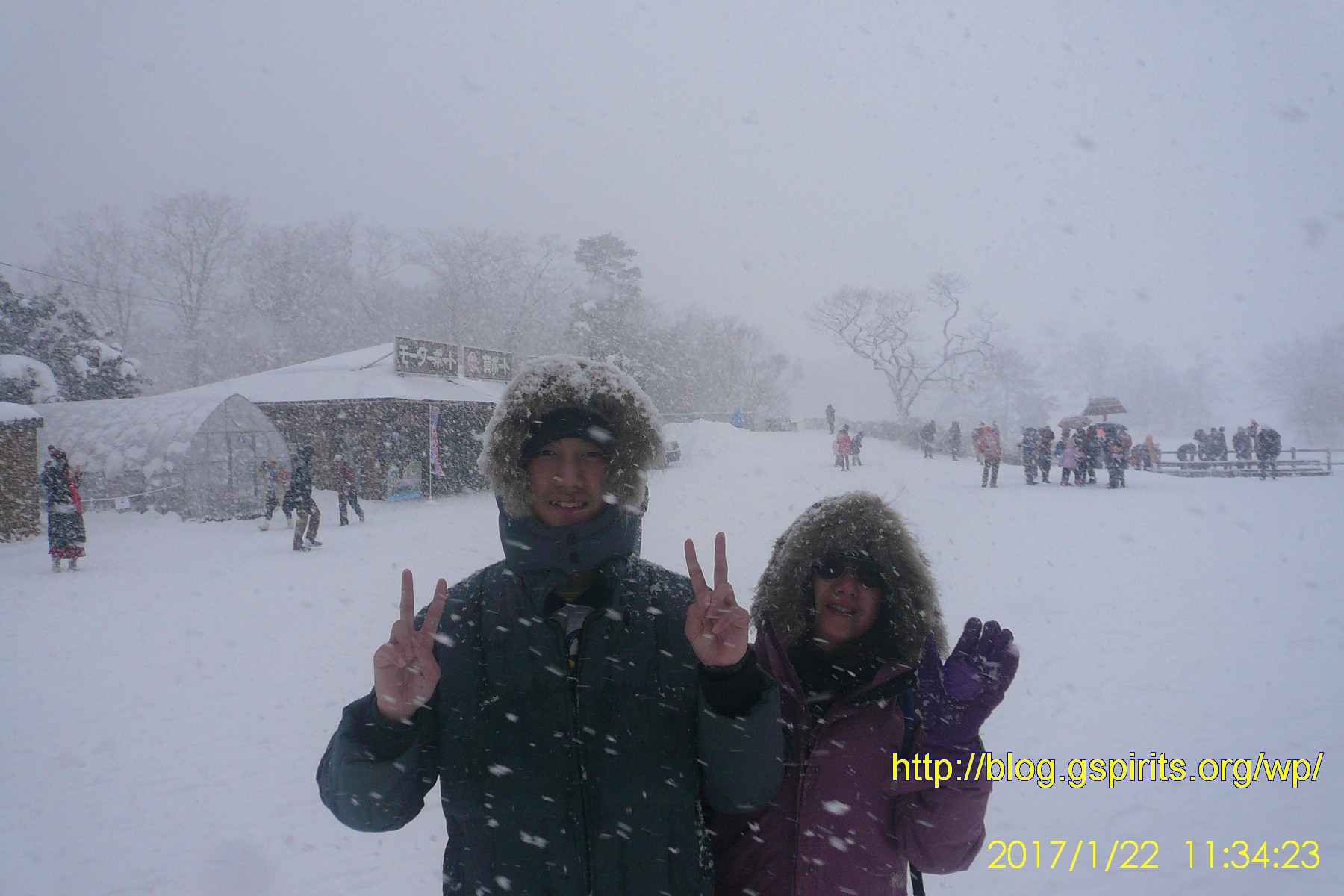 大沼公園下暴風雪玩雪