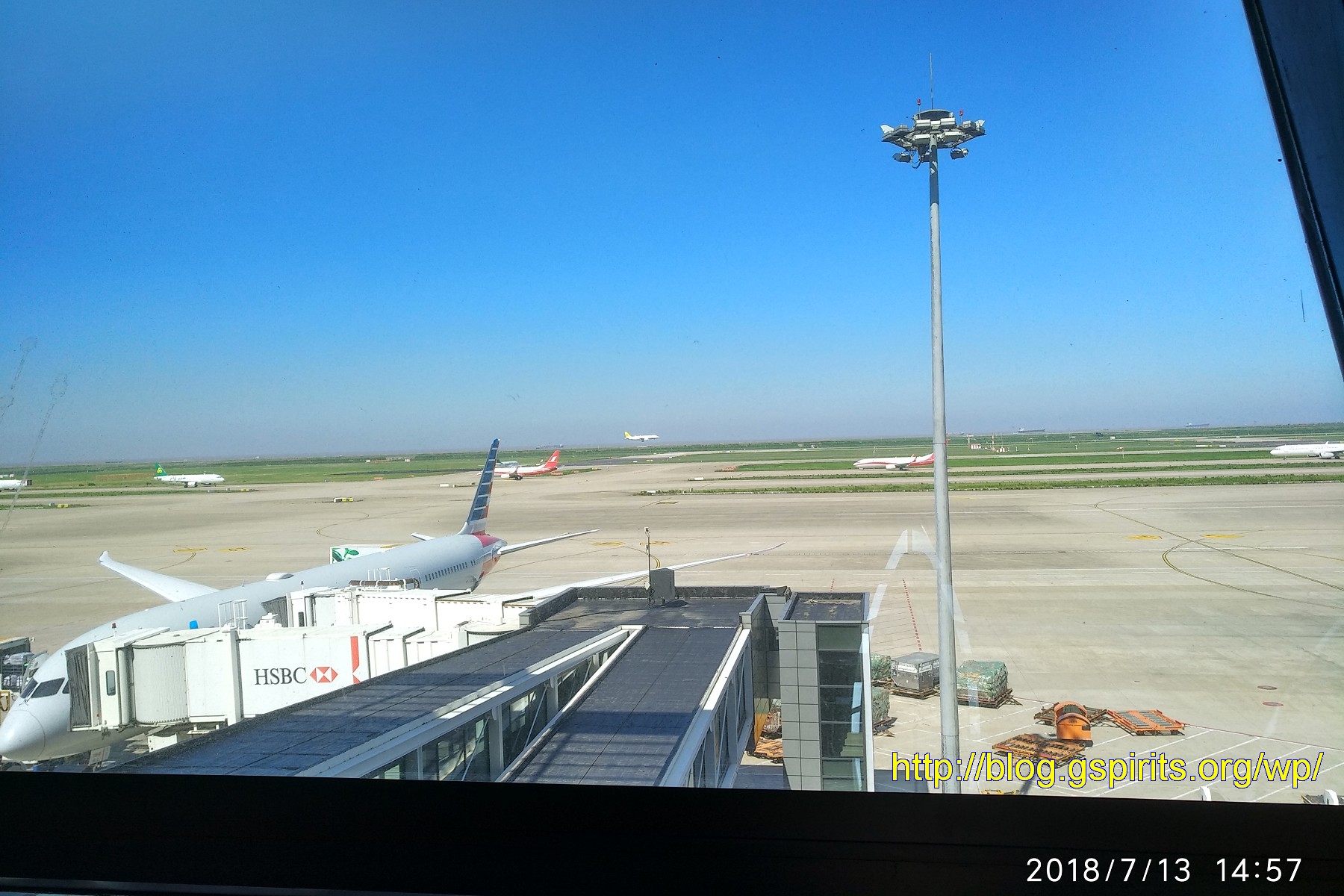 上海浦東國際機場，飛機排排隊等起飛